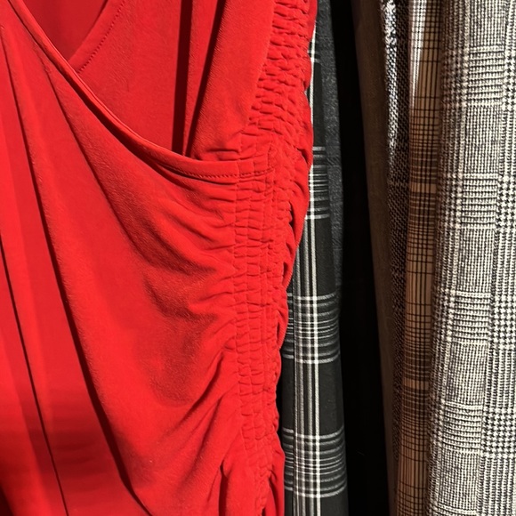 ✨Express Red ruched surplice tank top - Picture 3 of 6